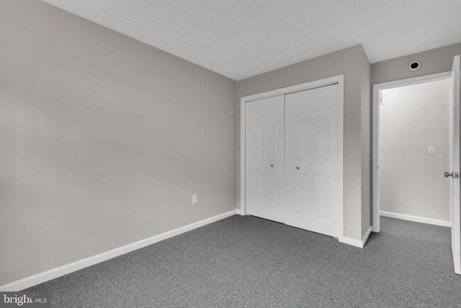 Building Photo - 10 Ironstone Ct