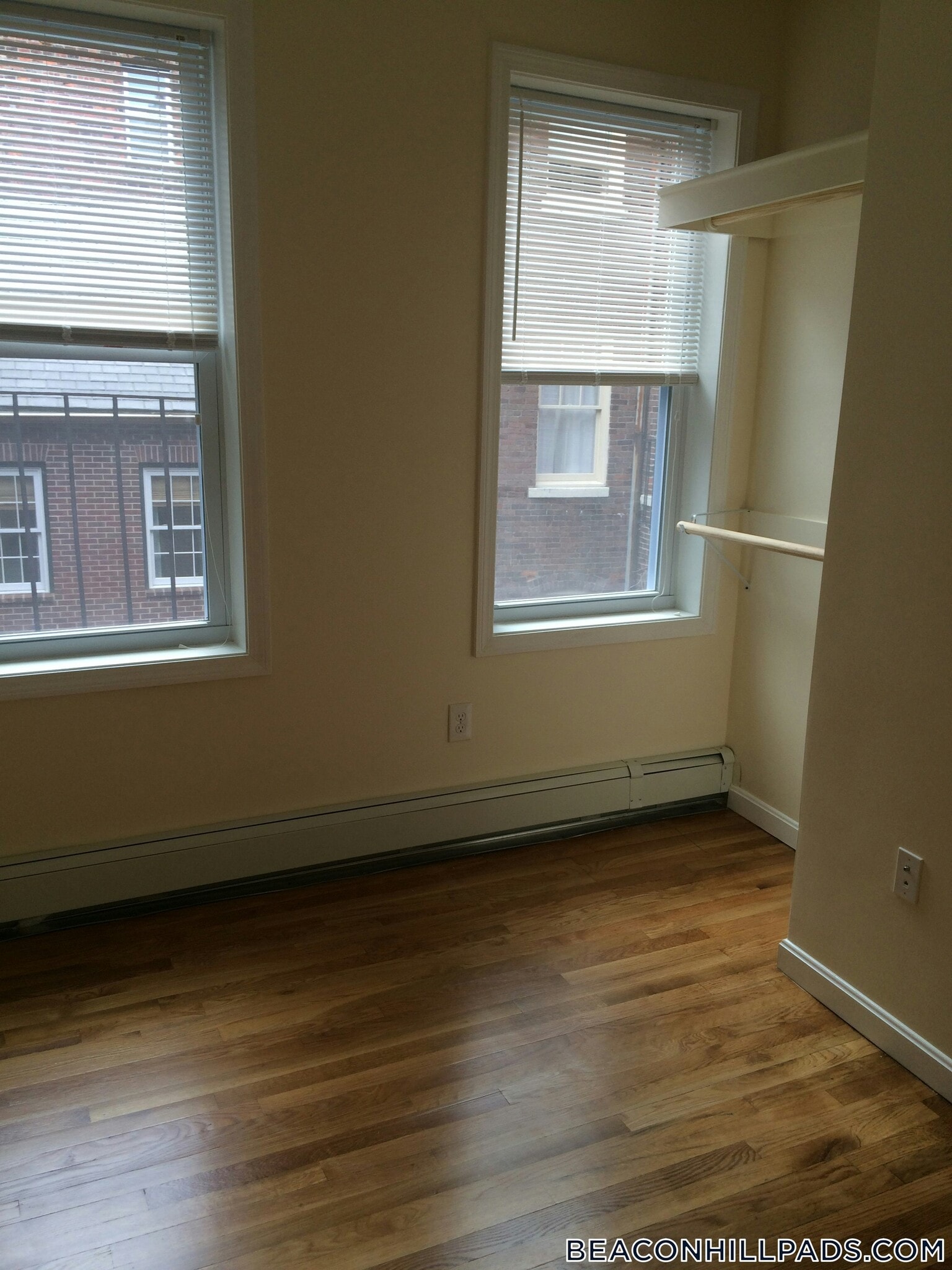 Building Photo - 28 Phillips St