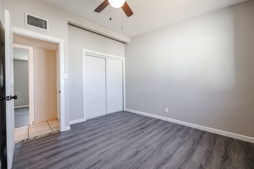 Building Photo - 3607 W La Salle St
