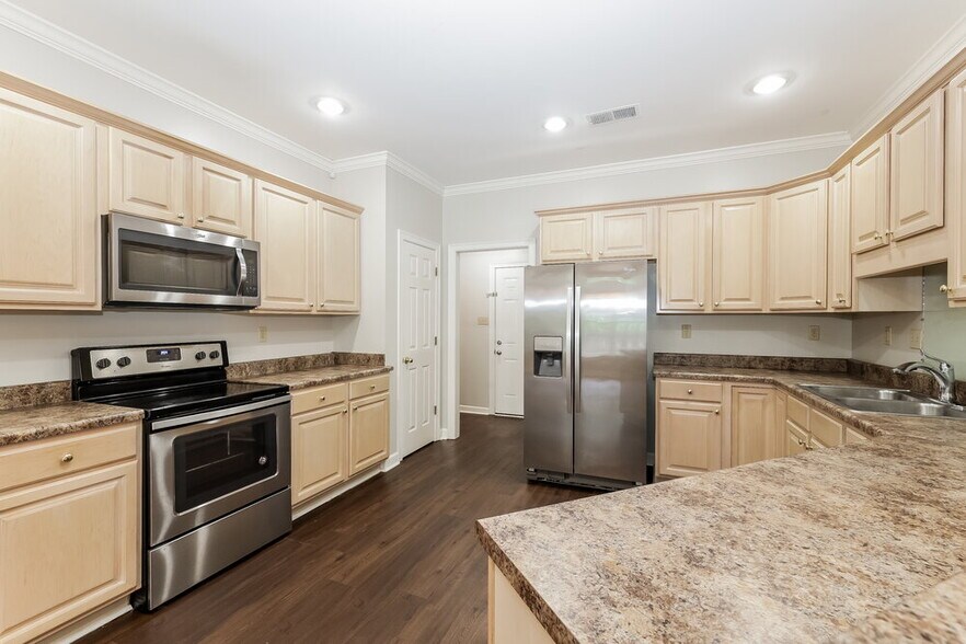 Building Photo - 8695 River Mill Cove