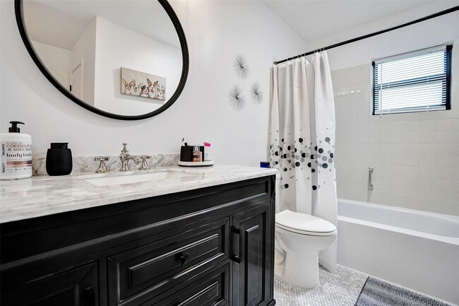 Building Photo - 4840 Greentree Ln