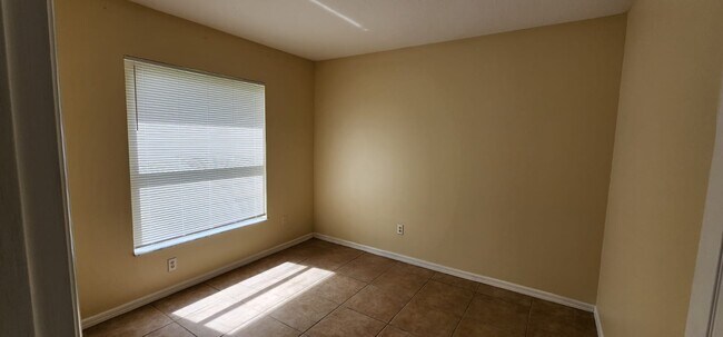 Building Photo - 6122 NW E Deville Cir