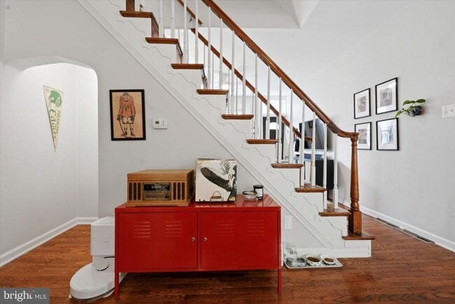 Building Photo - 1233 E Colona St