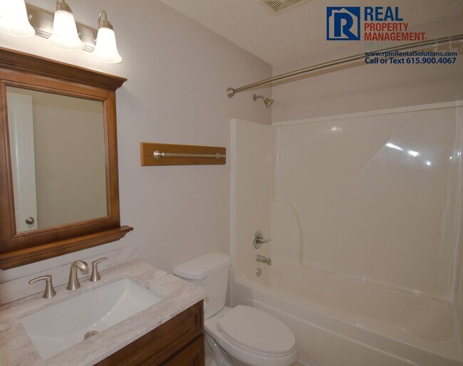 Building Photo - Wonderful 3BR Mboro townhome- GREAT location!