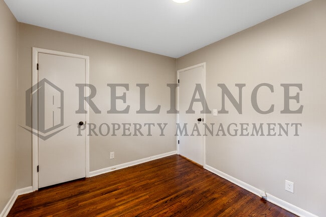 Building Photo - 2210 W Dallas St