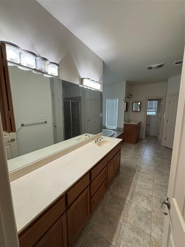 Building Photo - 13700 Madrone Mountain Way