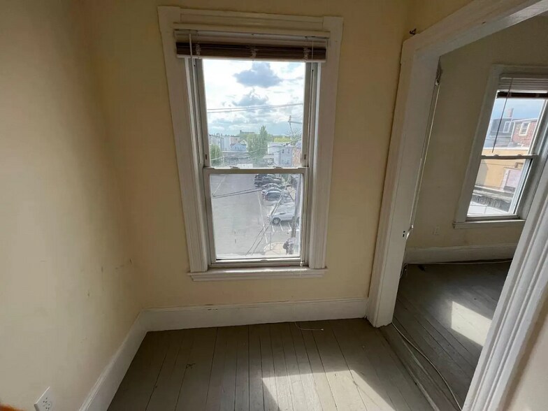 Building Photo - 10 Warren St