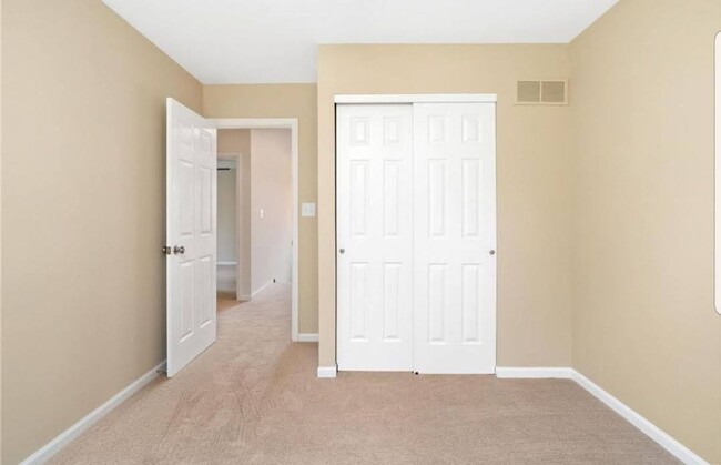 Building Photo - Spacious 4BR House in Bridgeton