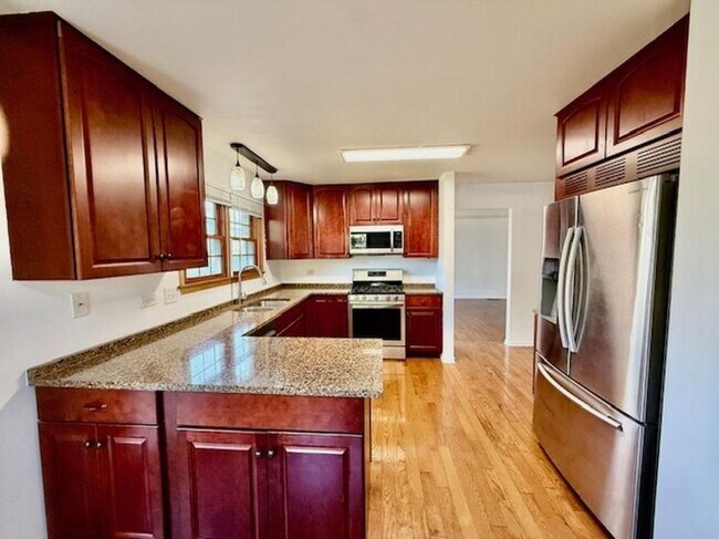 Building Photo - 4 bedroom in Naperville IL 60540