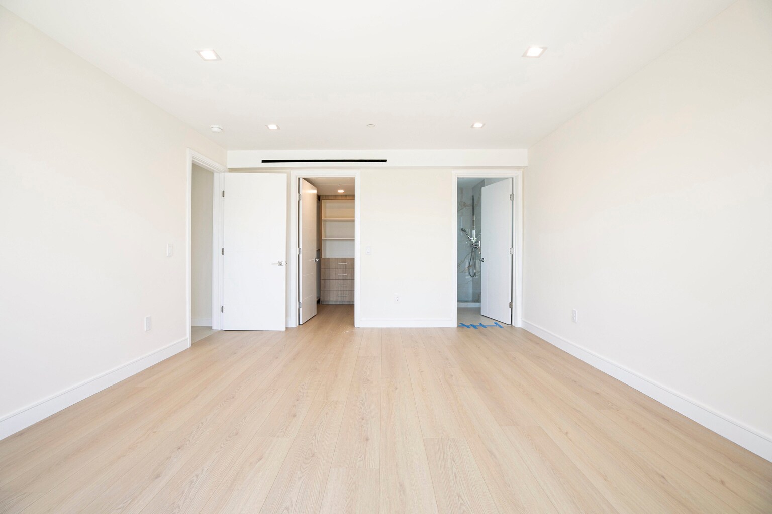 Building Photo - 6426 Varna Ave