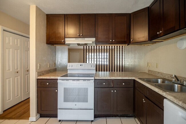 Building Photo - 3103 Pontiac Dr