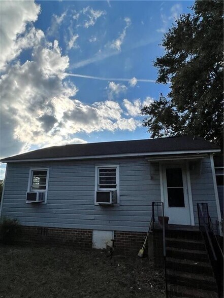 Building Photo - 1540 Burton Ave