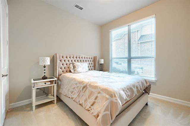 Building Photo - 949 Byron St