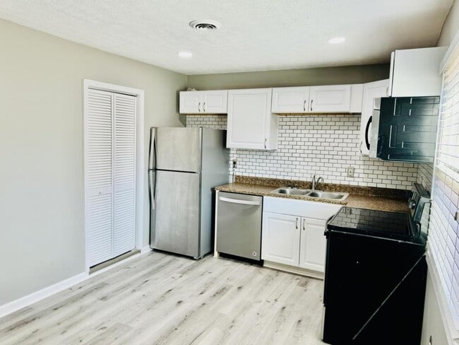 Building Photo - 520 Wainwright Ave