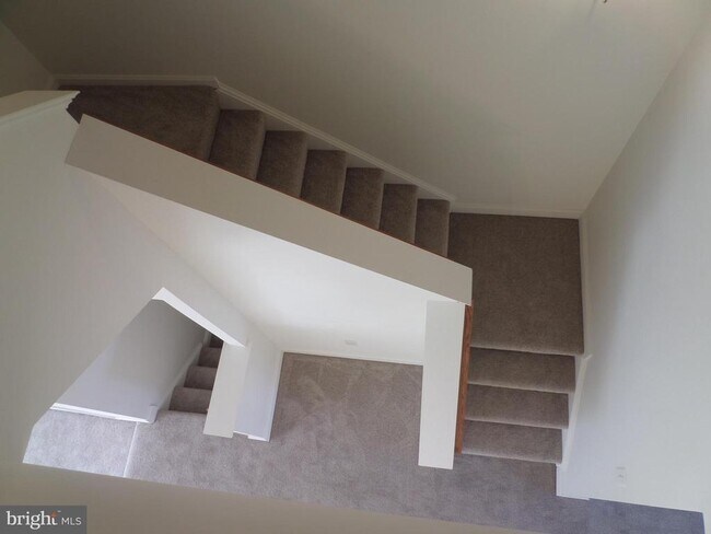 Building Photo - 836 Linfield Terrace NE