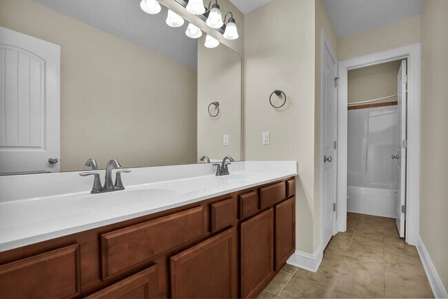 Building Photo - 427 Worsley Wy