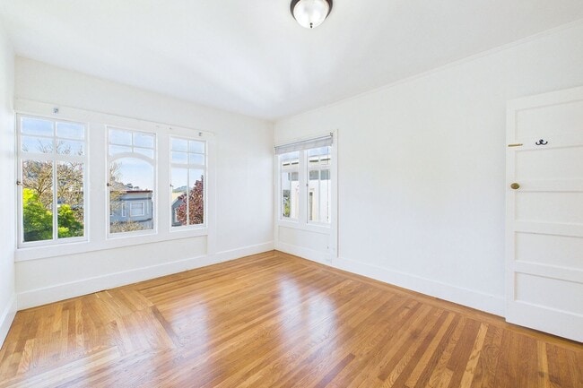 Building Photo - 924 Clayton St