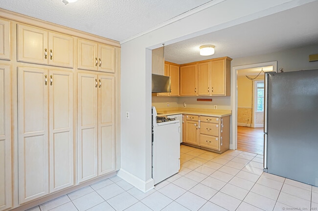 Building Photo - 35 Lakewood Cir N