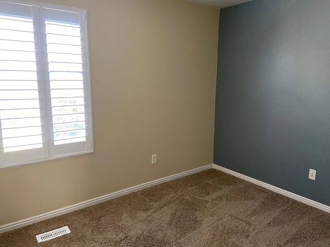 Building Photo - Beautiful Townhome in Excellent Draper Location!