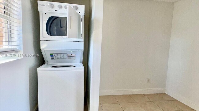 Building Photo - 2099 NW 26th Ave