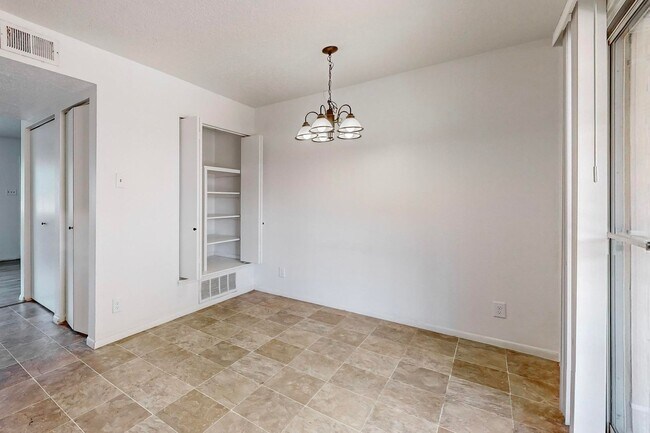 Building Photo - Cozy 3 Bedroom 1.5 Bathroom In NW Albuquerque!