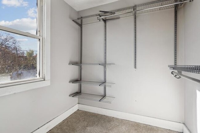 Building Photo - 710 W 31st St