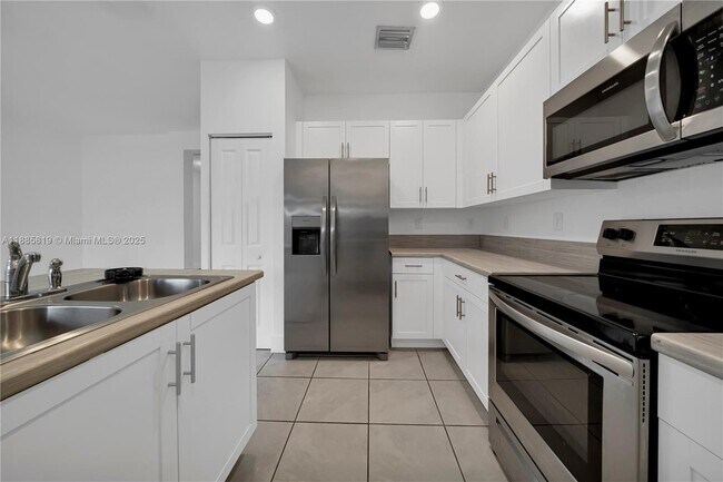 Building Photo - 18320 SW 148th Rd