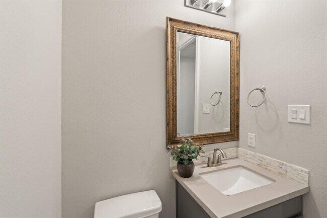 Building Photo - 6023 Dovetail Cliff Ct