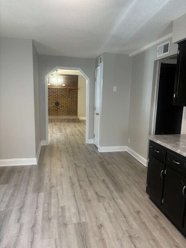 Building Photo - UNIQUE !  3-Bed Home with Scenic Views in ...