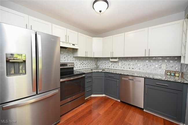 Building Photo - 655 Almas Ct