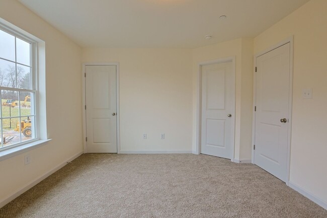 Building Photo - 3 Bedroom Townhome!