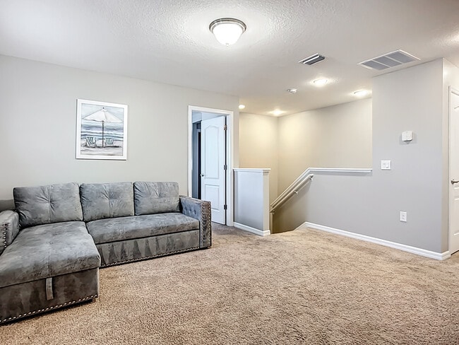 Building Photo - 3009 Esmeralda Dr