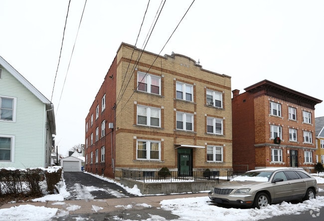 Building Photo - 67-69 S Whitney St