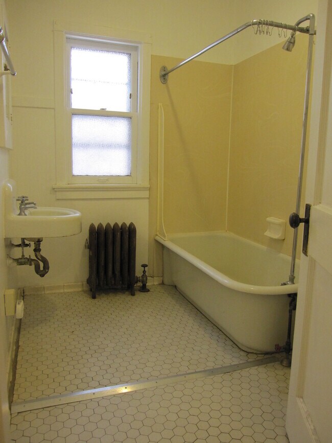 Interior Photo - 10 E. Gorham