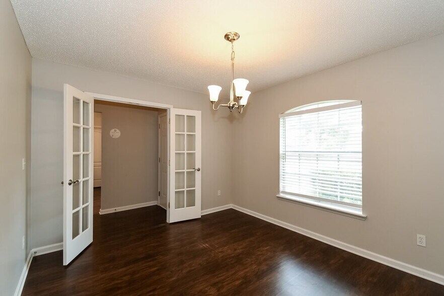 Building Photo - 14036 Crestwick Dr W