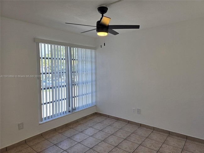 Building Photo - 10399 N Kendall Dr