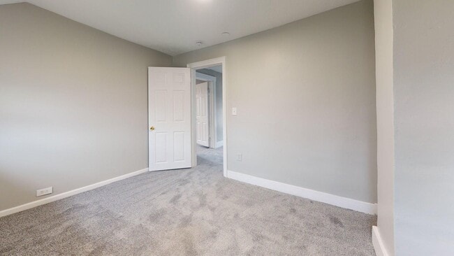 Building Photo - Lorain/W.73 neighborhood, updated 3 bed/1 bath single family house.