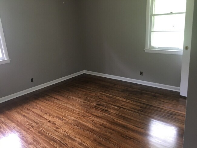 Building Photo - Brick Ranch House in Haywood Lane Area