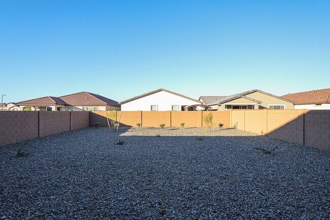 Building Photo - ONE MONTH RENT FREE!! NEW 5 BEDROOM 3 BATHROOM HOME AVILABLE FOR RENT!