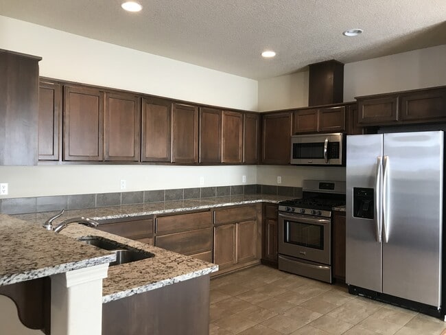 Primary Photo - ONE MONTH FREE OF RENT!! Well Maintained, High Ceilings, Bonus Room, Great Location!