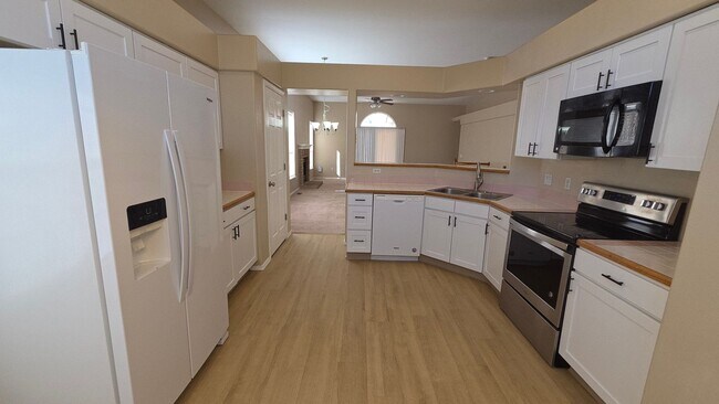 Building Photo - 1329 Nutwood Dr