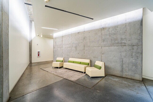 Building Photo - 888 N 4th St