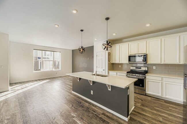 Building Photo - 15765 E Otero Ave