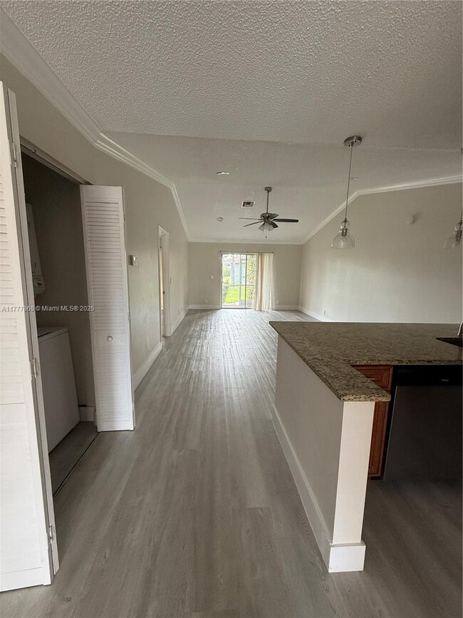 Building Photo - 9961 Three Lakes Cir