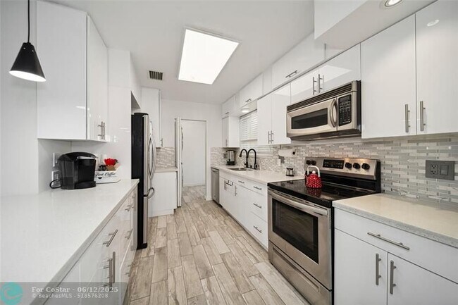 Building Photo - 6470 Franklin St