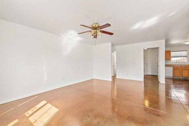 Building Photo - Yorkshire Court North