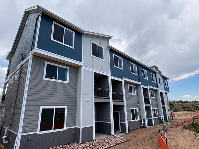 Building Photo - Luxury 4 Bed Townhouse with Amazing City and Mt Views on Westside