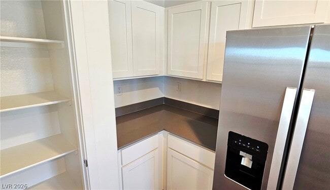 Building Photo - 915 Violet Heron St