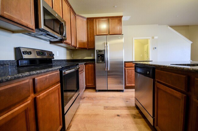 Building Photo - 3836 Manhattan Ave