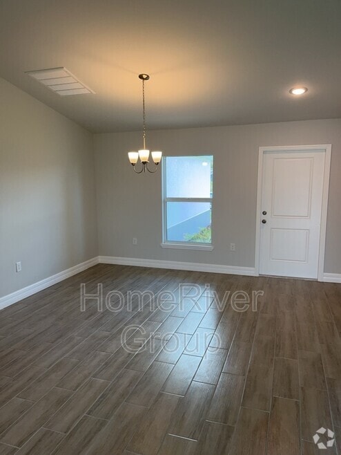 Building Photo - 2618 10th St SW